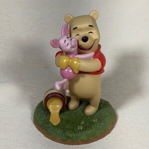 Winnie The Pooh Pooh And Friends Figurine A Good Friend Sticks To You Like Honey